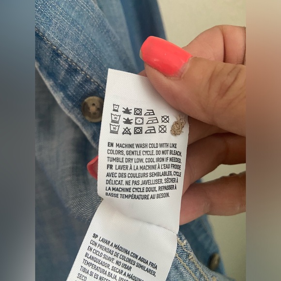 NWOT, American Eagle Boyfriend Fit Chambray Button Up Long Sleeves Shirt Size M - Picture 5 of 14